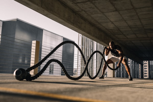 足球运动员转会新闻发布会现场照片